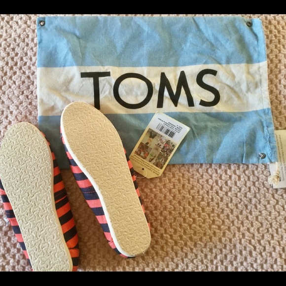 TOMS pink chambrey stripe youth classic shoes - Picture 3 of 6